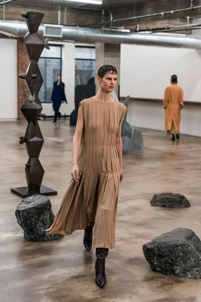 Look 17